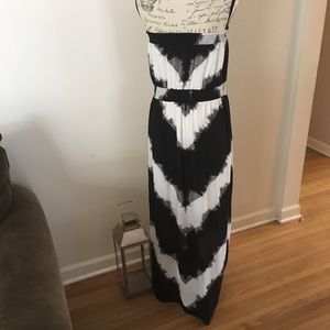 Mossimo black and white maxi dress